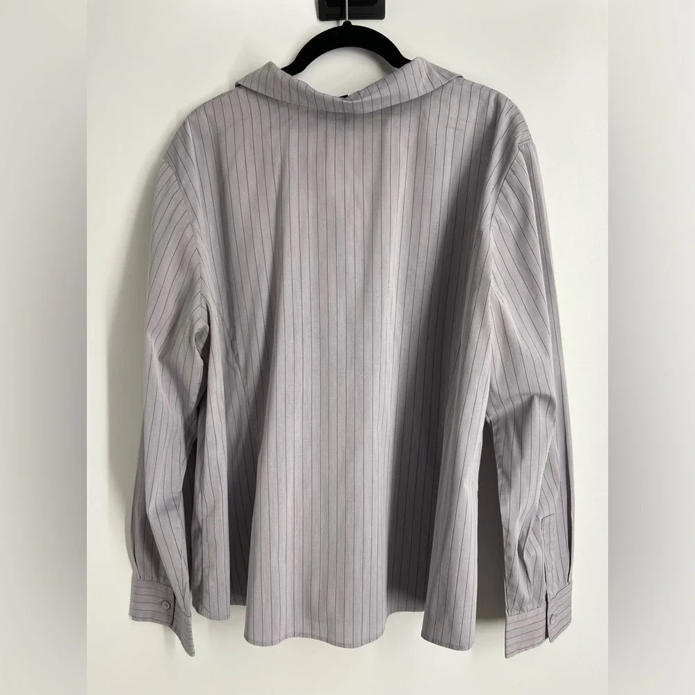 Lafayette 148‎ NY women’s button down, pin stripe Tonal Purple top size 16 - Picture 2 of 12